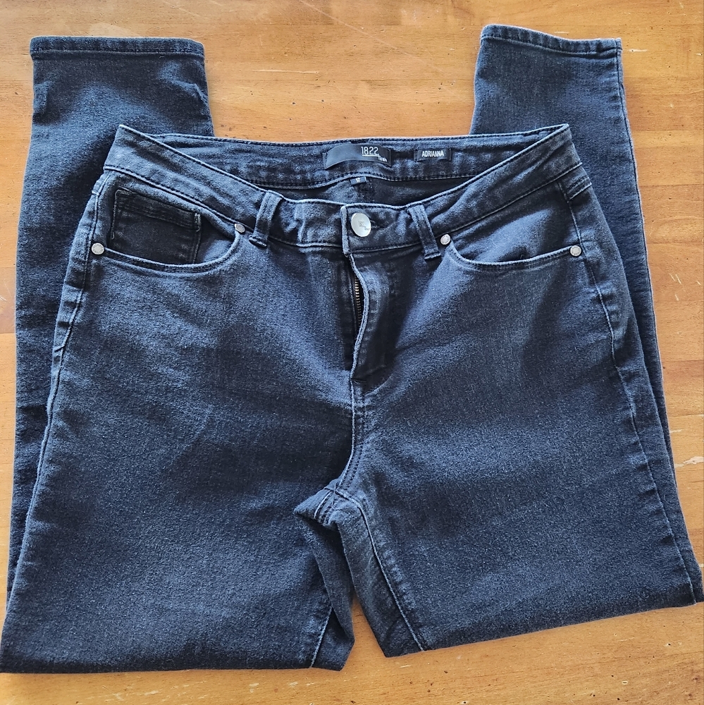 1822 Black cropped jeans size 12